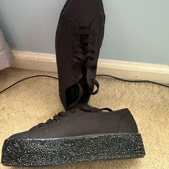 Meet your Posher, Rasheen - Picture 5 of 6